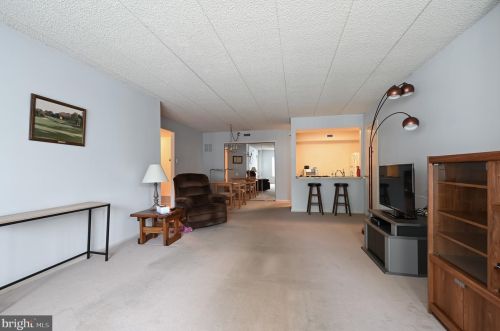 1603 Valley Glen Rd, Melrose Park, PA 19027-1754
