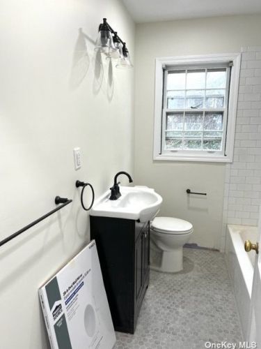 798 Main St, Islip Manor NY  11751-3618 exterior