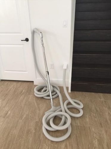 9479 32nd Ln, Hialeah, FL 33018-3317