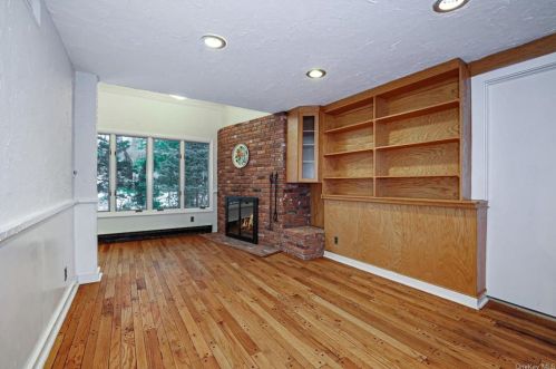 23 Lewis Ave, Hartsdale NY  10530-2803 exterior