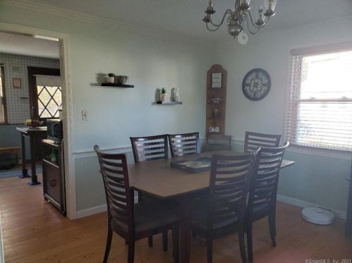 65 Edmund St, Manchester, CT 06040-3811