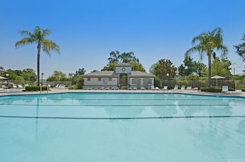 24306 Foxglove Pl, Santa Clarita CA  91354-4922 exterior
