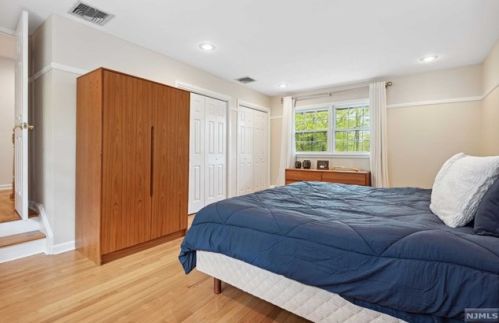 1 Springwood Ter, Kinnelon NJ  07405-2166 exterior