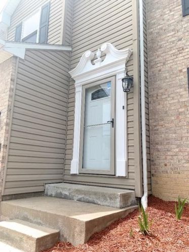 1124 Vine St, Moon Twp, PA 15108-2166