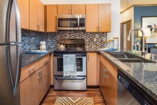 4915 Misty Oaks Dr, Charlotte NC  28269-1875 exterior