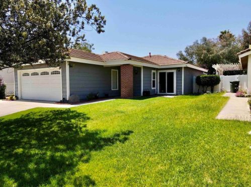 42137 Teatree Ct, Temecula CA  92591-3825 exterior