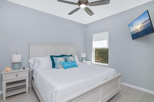 14487 Manchester Dr, Naples FL  34114-8630 exterior