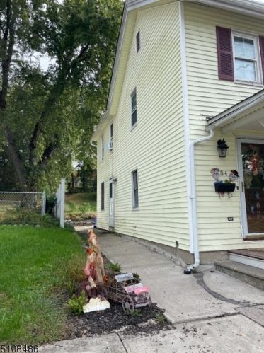 304 Market St, Belvidere, NJ 07823-1207