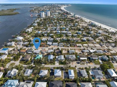 193 Hibiscus Dr, Fort Myers Beach FL  33931-3831 exterior