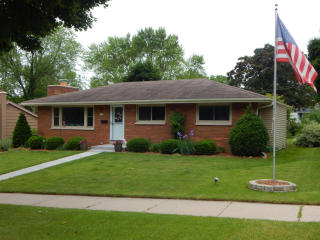 1216 Ed Mar Cir, Waukesha, WI 53188-2326