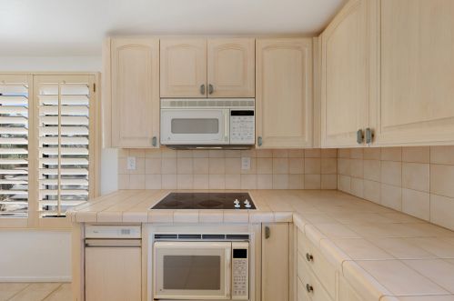 14 Seville Dr, Rancho Mirage CA  92270-3850 exterior