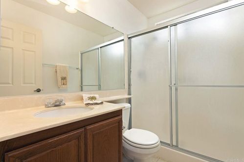 911 Concord Ct, Vista CA  92081-8925 exterior