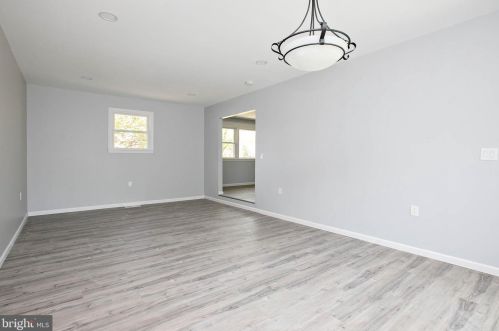 100 Oxford Ave, Berlin Boro NJ  08009-9347 exterior