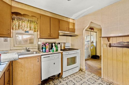 210 Sunny Dr, Pittsburgh PA  15236-2665 exterior