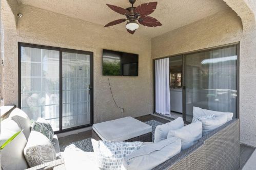 48127 Calle Seranas, La Quinta CA  92253-2205 exterior