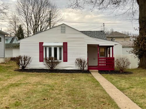 2210 Mock Dr, Zanesville, OH 43701-2113