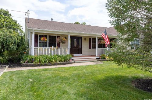 2785 River Rd, Baiting Hollow, NY 11933-1607