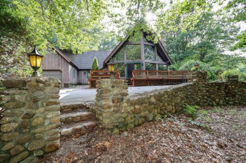 77 John Connor Rd, Weare, NH 03281-4504