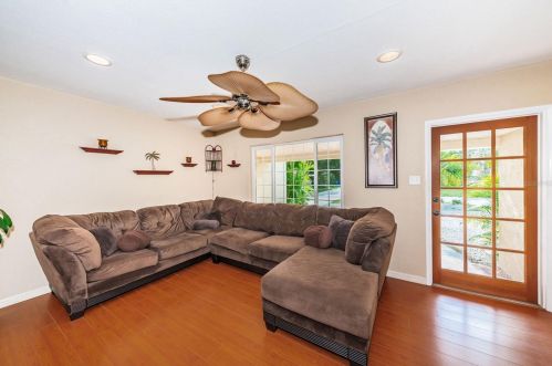 2152 75th Way, Saint Petersburg FL  33710-3846 exterior