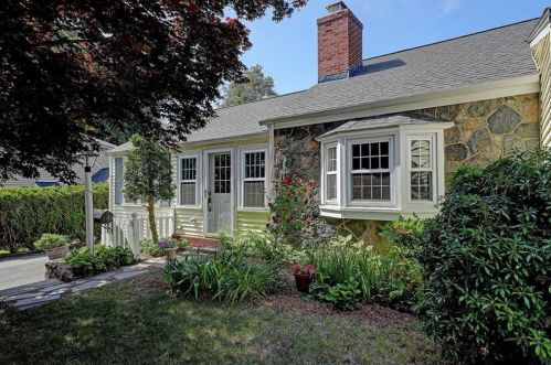 9 Westwood Rd, Lincoln, RI 02865-3117
