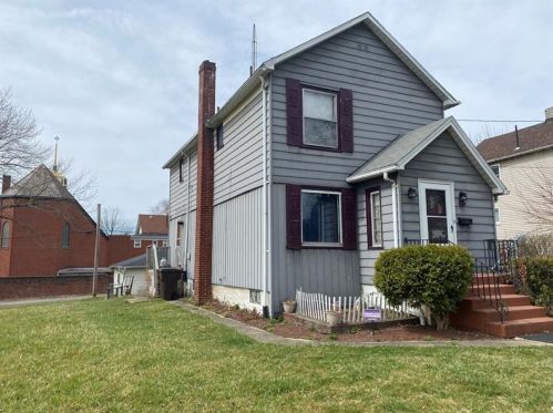 1032 Hamilton Ave, Hermitage, PA 16121-1126
