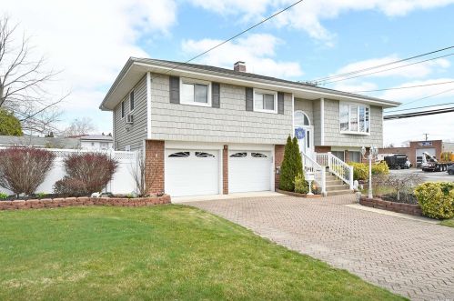2 Edna Ave, Bethpage, NY 11714-4117