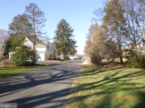 611 Moyer Rd, Southampton, PA 18966-3428