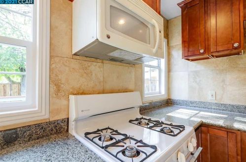 2704 Crescent Dr, Concord CA 94520-1919 exterior