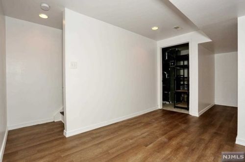 60 Madison Ave, Dumont NJ 07628-2317 exterior