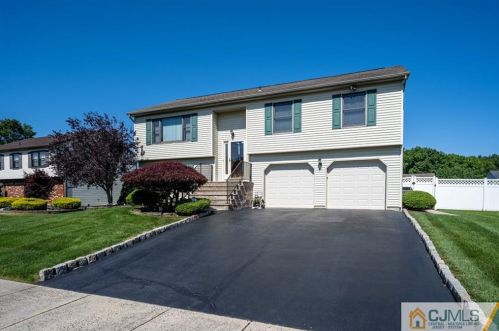 61 Higgins Rd, Old Bridge, NJ 08857-2772