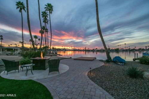 13814 99th Dr, Sun City, AZ 85351-2300