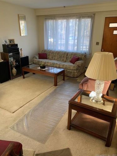 4 Diamond Ave, Bethel, CT 06801-1825