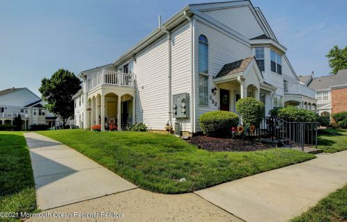 252 Tulip Ln, East Freehold, NJ 07728-4107