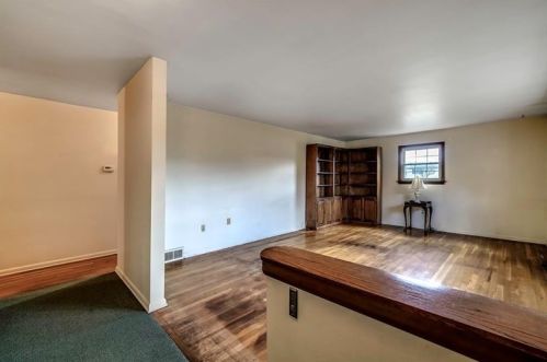 135 Patterson Farm Rd, Clinton, PA 15026-1247