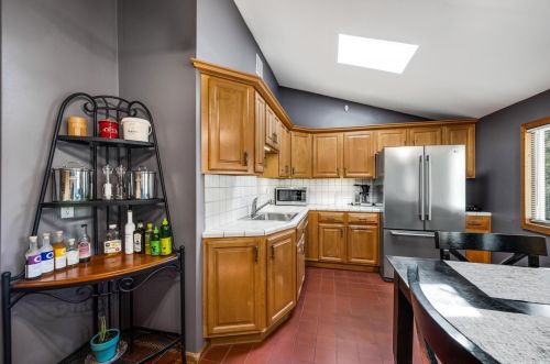 7 Newbrook Ln, Elwood NY  11731-5230 exterior