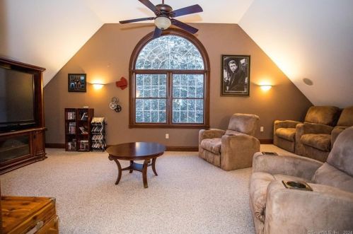 2 Deepwood Dr, Norwich CT  06360-1608 exterior