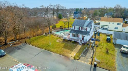 39 Verdun Pl, Middletown NJ  07748-5925 exterior