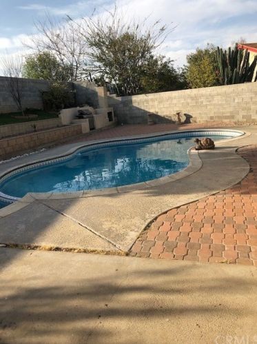 718 Idyllwild Ave, Rialto CA  92376-4816 exterior