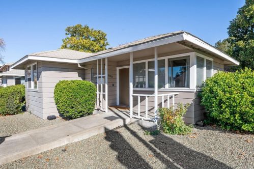 196 Sotoyome St, Santa Rosa, CA 95405-4803