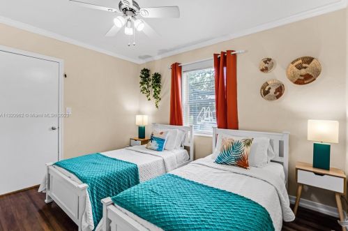 805 26th Ave, Hollywood FL  33020-5704 exterior