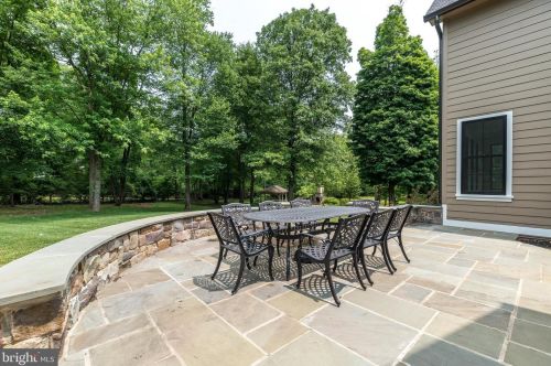 10 Devonshires Ct, Blue Bell PA  19422-2560 exterior
