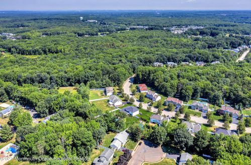 142 Serpentine Dr, Morganville NJ  07751-1400 exterior