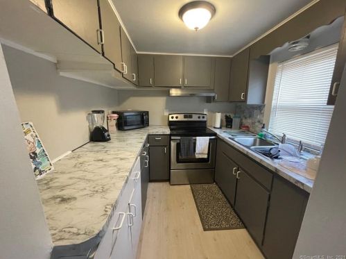 15 Carmen St, Waterbury, CT 06706-1312