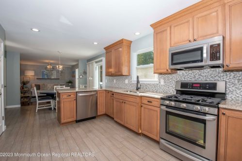 9 Maxim Ct, Jackson Twp NJ 08527-3893 exterior