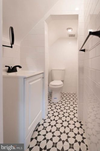 15 Cedar Hollow Rd, Paoli PA  19301-1739 exterior