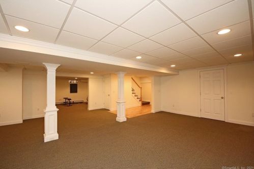 26 Oak Knoll Rd, Ridgefield CT  06877-4334 exterior