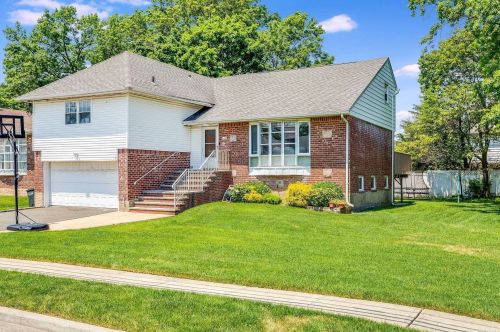 512 Redwood Dr, Cedarhurst, NY 11516-1030