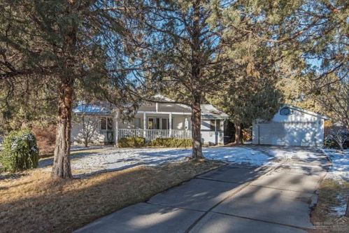 1762 Hiddenwood Pl, Bend OR  97702-2395 exterior