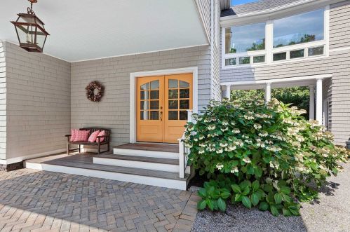 22 Deer Ridge Trl, Watermill, NY 11976-2400