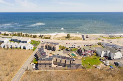 933 Ocean Blvd, Hampton NH  03842-1484 exterior